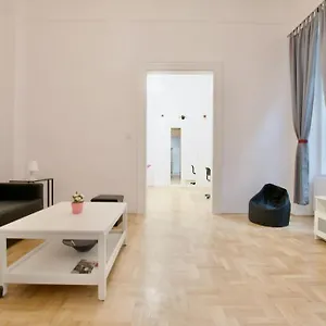 Appartamento Standard By Hi5 - Muzeum 5, Budapest