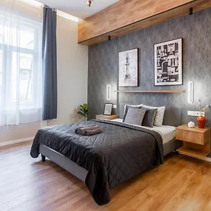  Apartamento Exclusive Dohany With Balcony Next To The New York Cafe